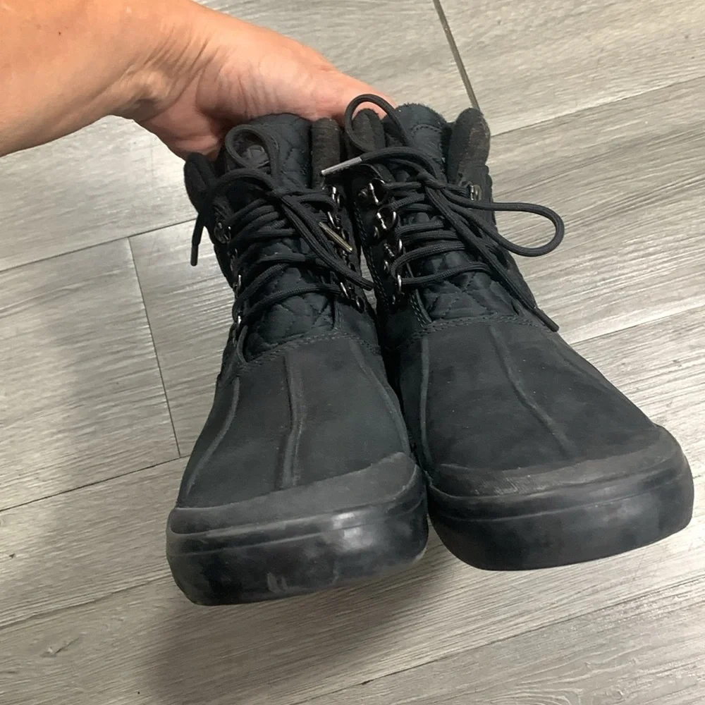 Keen Elsa II Quilted Waterproof Black Ankle Boots      ‎ size 11